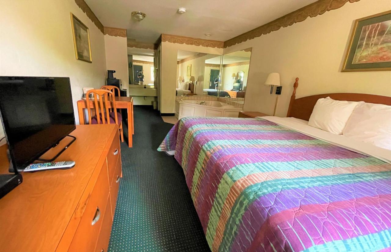 Rodeway Inn Sandersville Ngoại thất bức ảnh