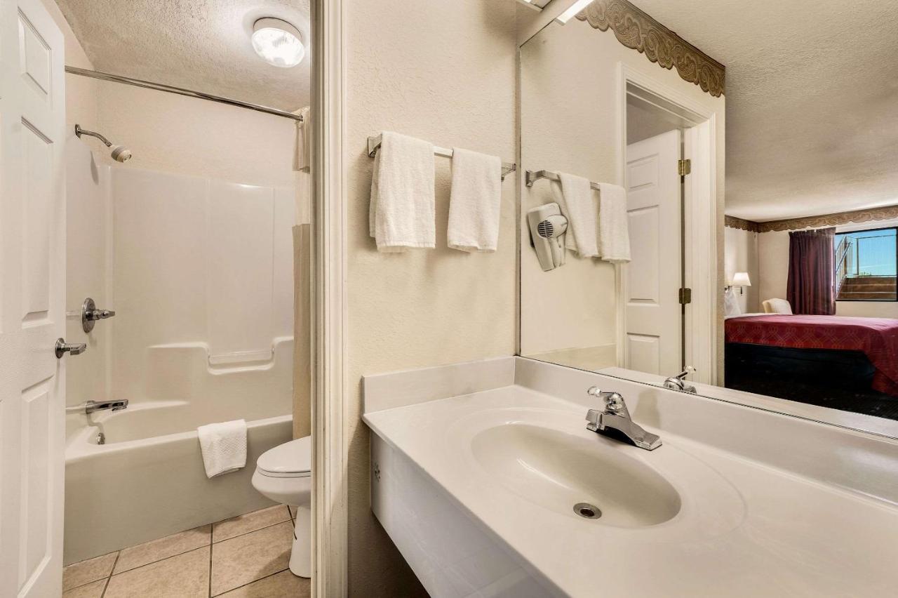 Rodeway Inn Sandersville Ngoại thất bức ảnh